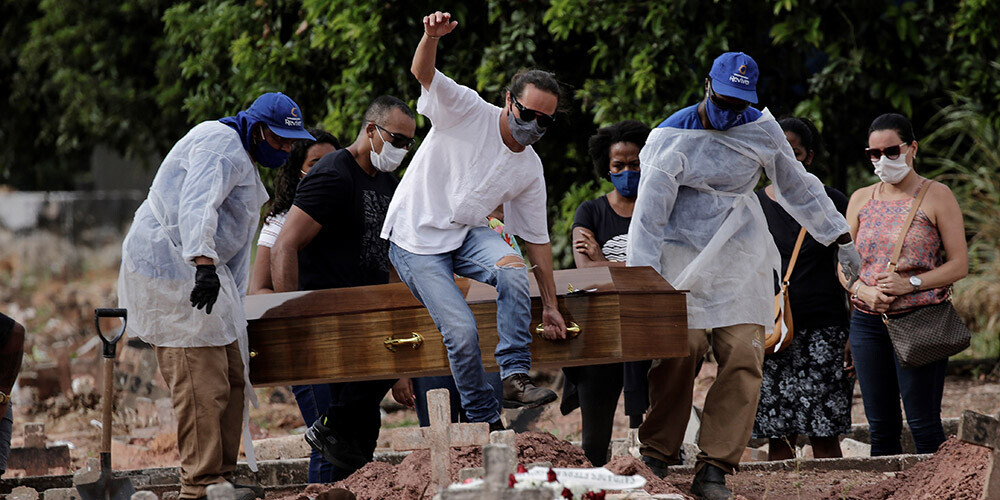Covid-19 situācija Brazīlijā kļūst arvien draudīgāka: diennakts upuru skaits pirmoreiz pārsniedz 4000
