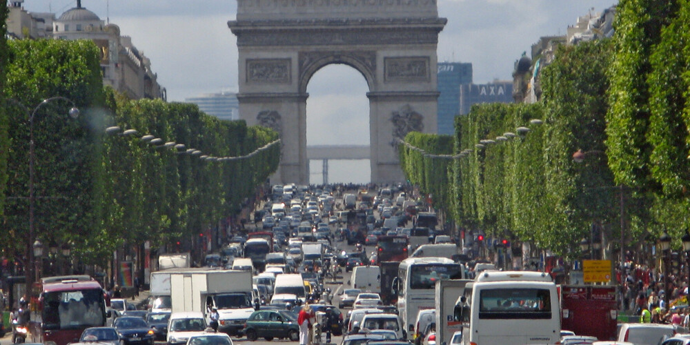 Париж уже не тот! Жители французской столицы утопают в мусоре