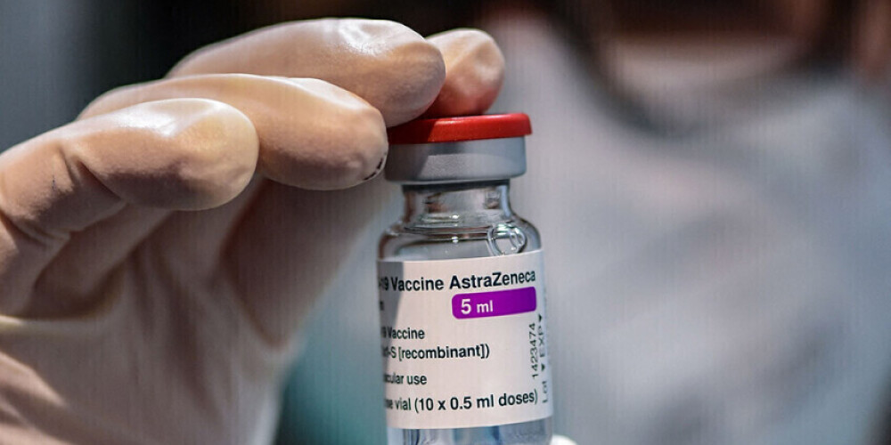 Регулятор ЕС заявил о возможной связи между вакциной AstraZeneca и случаями тромбоза