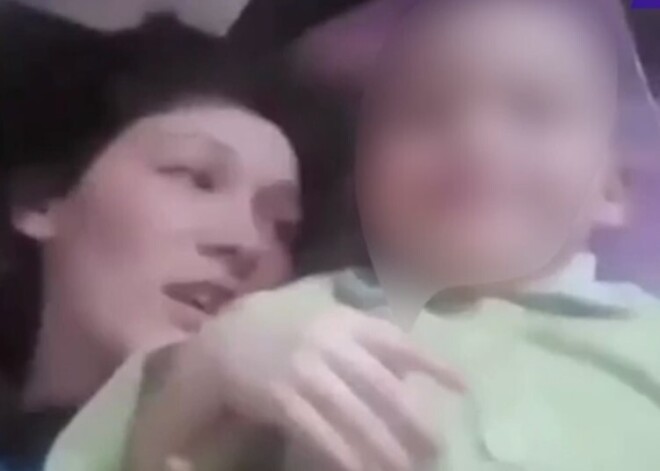 "Мать года": женщина решила покорить TikTok видеороликом с матерящимся 3-летним сыном