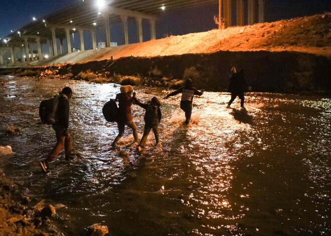 Uz ASV robežas aizturēto nelegālo imigrantu skaits sasniedz 15 gadu rekordu