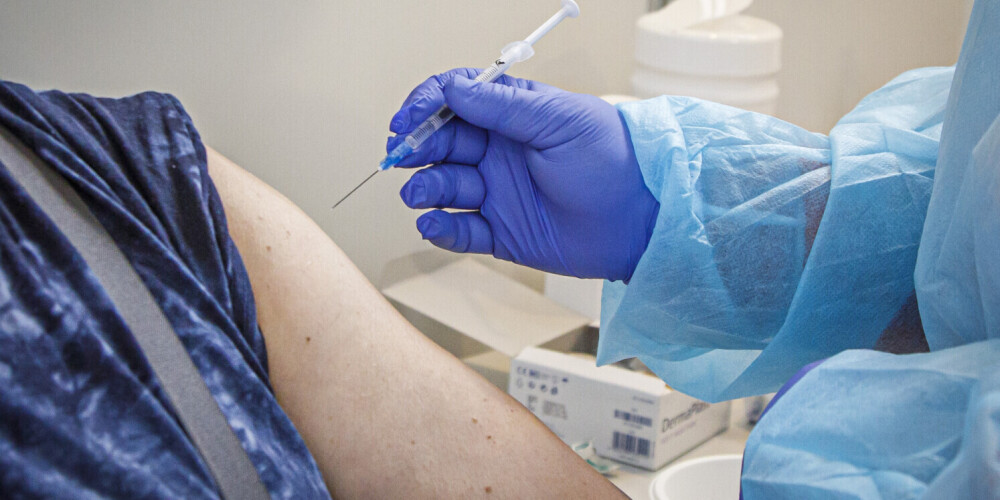 Iesaka turpināt vakcināciju ar AstraZeneca vakcīnu “Vaxzevria”