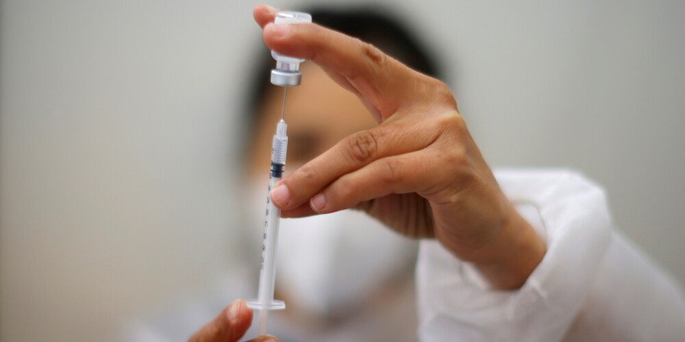 Francijā vairāk nekā pusmiljons cilvēku "AstraZeneca" otrās devas vietā saņems citu vakcīnu