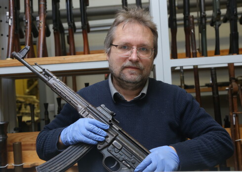 FOTOREPORTĀŽA: apskatām visbagātīgāko seno šaujamieroču kolekciju Latvijā