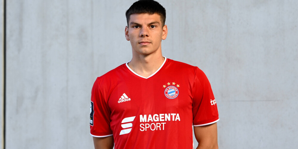 Daniels Ontužāns (dzimis 2000. gada 7. martā) ir latviešu futbolists, spēlē pussarga pozīcijā. Ontužāns pārstāvējis Vācijas superkluba Minhenes "Bayern" sistēmu un spēlējis arī Latvijas izlasē. Ontužāns ir dzimis Vangažos. Astoņu gadu vecumā viņš ar vecākiem pārcēlās uz Augsburgu.