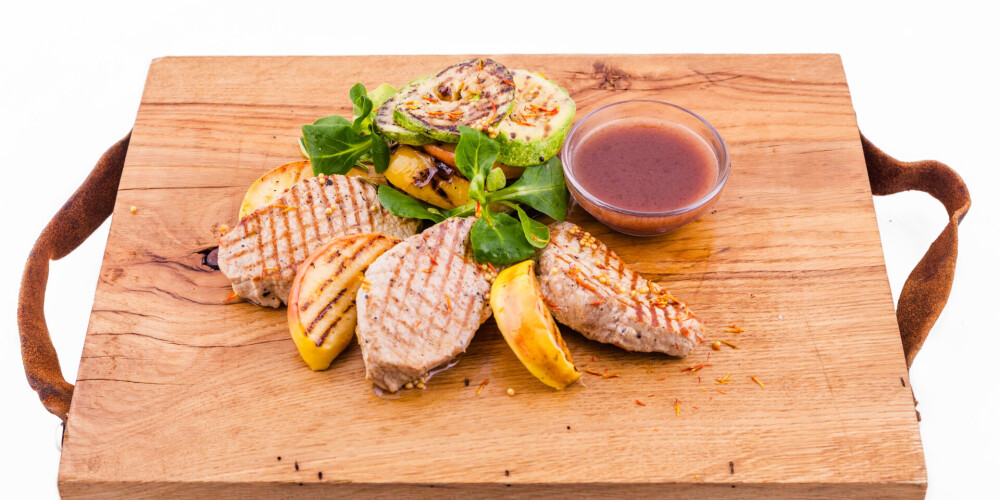 Cūkgaļas šnicele ar āboliem