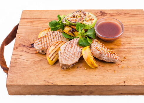 Cūkgaļas šnicele ar āboliem