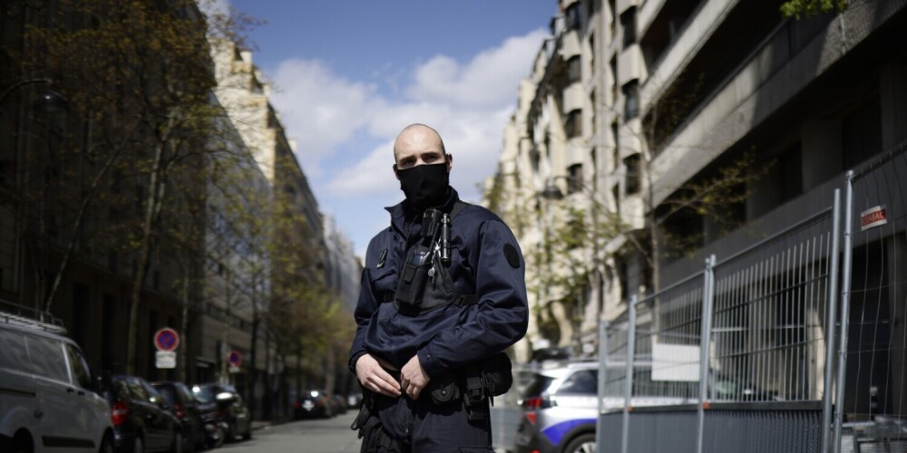 Фото: стрельба в парижской больнице; злоумышленник скрылся с места происшествия