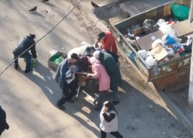 «Это даже смотреть противно». "Битва за просрочку" попала на видео и вызвала о(б)суждение в Сети