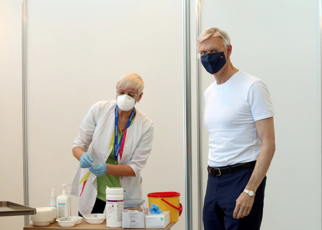 Премьер недоволен медленными темпами вакцинации