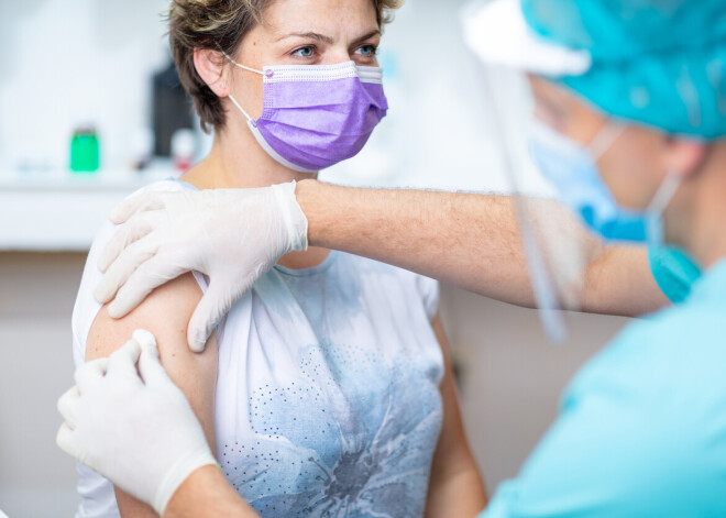 Во вторник от Covid-19 в Латвии привиты 3013 человек