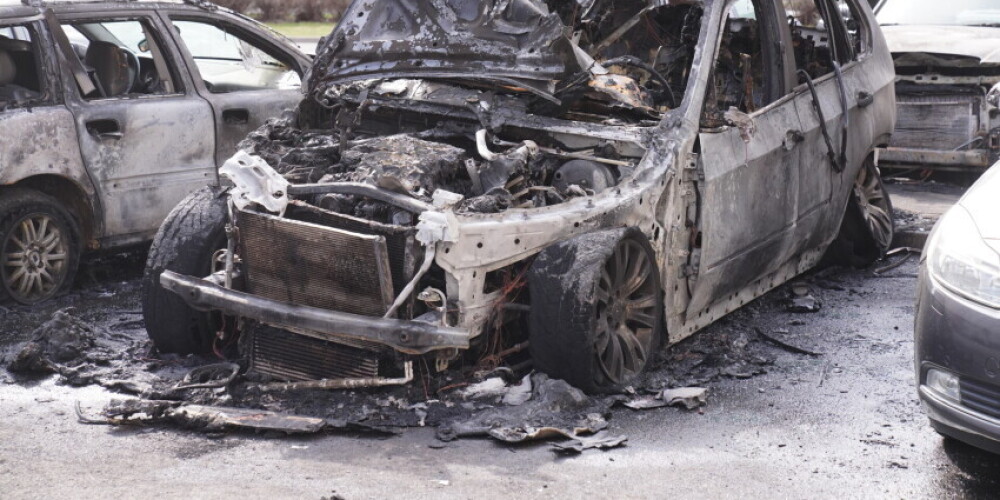 В километре от места убийства Беззубова в Пурвциемсе сгорела другая BMX X5, пострадали еще семь машин