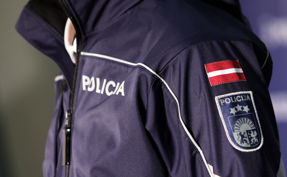 Igaunijā iespējamā ar cigaretēm saistītā likumpārkāpumā pieķerts Latvijas policists