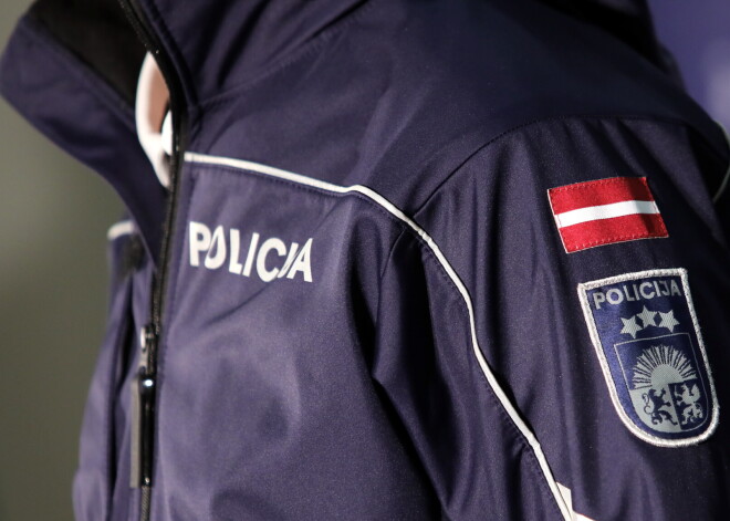 Igaunijā iespējamā ar cigaretēm saistītā likumpārkāpumā pieķerts Latvijas policists