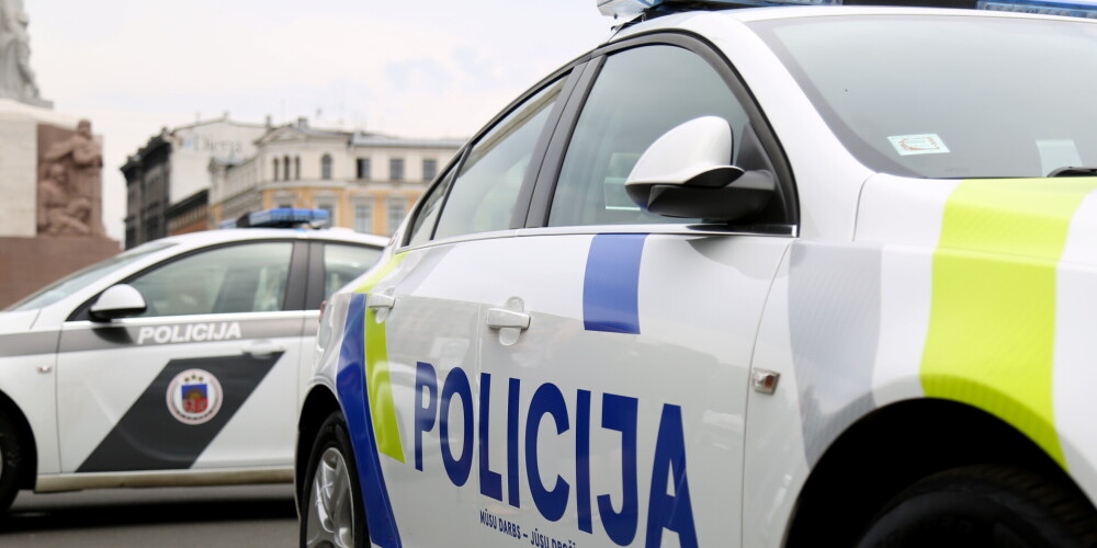 Igaunijā par cigarešu kontrabandu aizturētais, iespējams, ir augsta līmeņa Latvijas policists