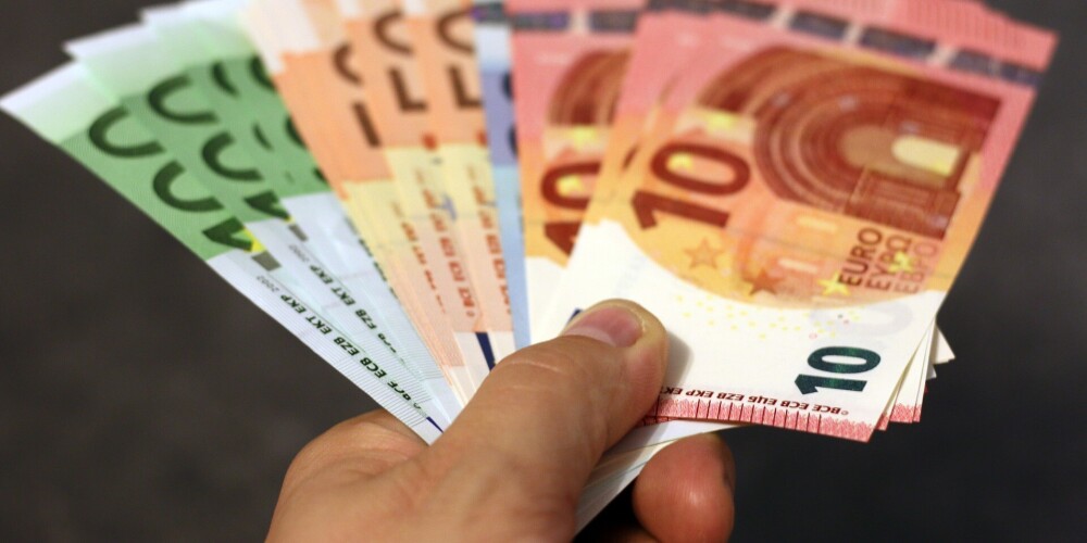 Viltus "banku darbinieki" Ludzā no divām sievietēm izkrāpj vairākus tūkstošus eiro