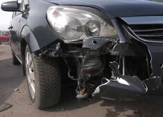 Водитель в Риге объезжал пробку, попал в аварию - и остался безнаказанным