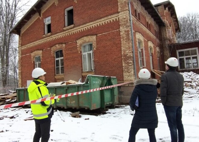 Alojas novadā rekonstruē kādreiz pirmās Latvijas brīvvalsts "kapracim" profesoram Augustam Kirhenšteinam piederošo muižu.