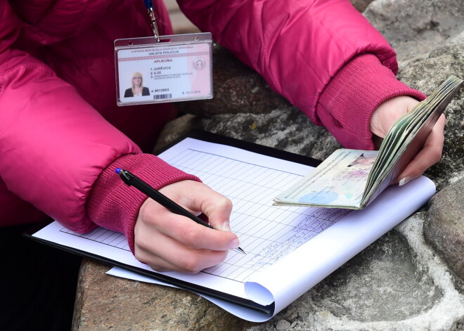 Сколько в Латвии осталось неграждан и почему они не хотят натурализоваться?