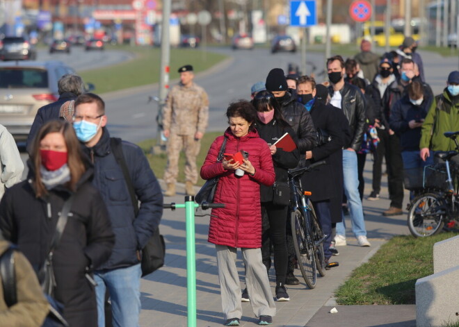 Lielās cilvēku intereses dēļ vakcinācija pret Covid-19 "ATTA" centrā sākusies jau pirms plkst.9.00.