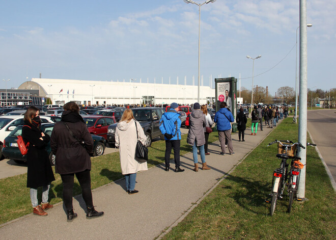 Rindā pie Ķīpsalas halles vakcinācijas centra noģībis cilvēks