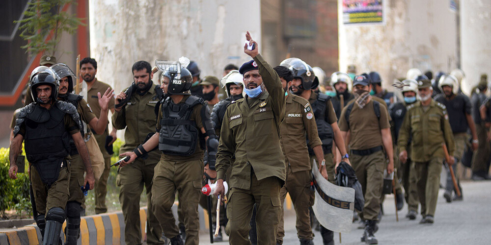 Pakistānas radikālie islāmisti atbrīvo 11 sagūstītus policistus
