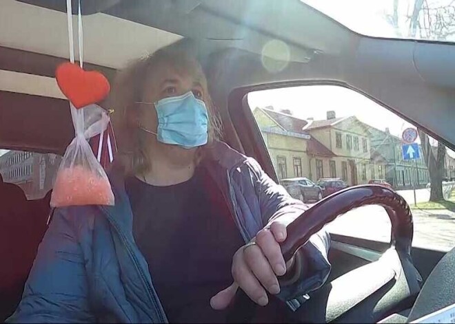 "Это дебилизм!": Латыши возмущены - им нужно подтверждать знание языка для работы таксистами