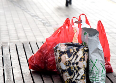 Жители Латвии активно сдавали ненужную одежду на переработку: торговый центр перевыполнил план