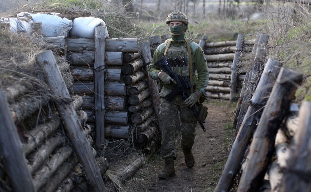 Krievija pie Ukrainas austrumu robežas un okupētajā Krimā esot izvietojusi vairāk nekā 150 000 karavīru
