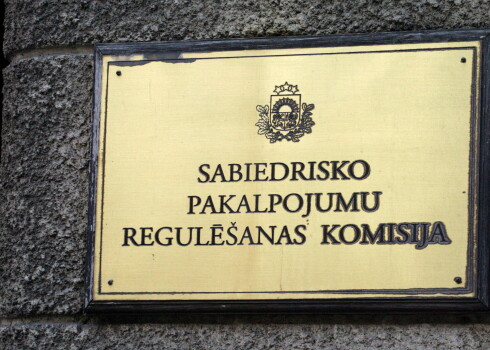 Sabiedrisko pakalpojumu regulēšanas komisijas izkārtne.