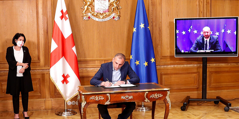 Gruzijas valdošā partija un opozīcija paraksta vienošanos par krīzes izbeigšanu