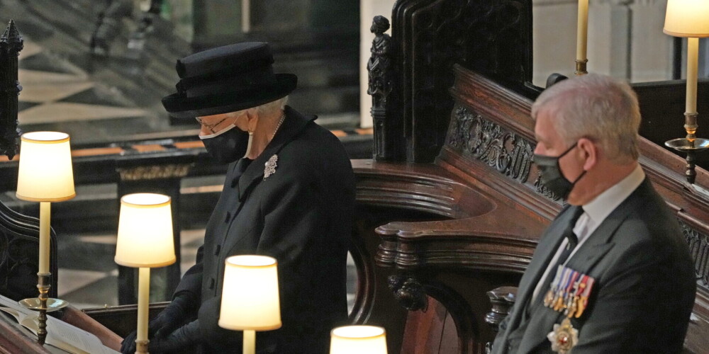 Потеря за потерей: в день похорон принца Филиппа скончался близкий друг Елизаветы II