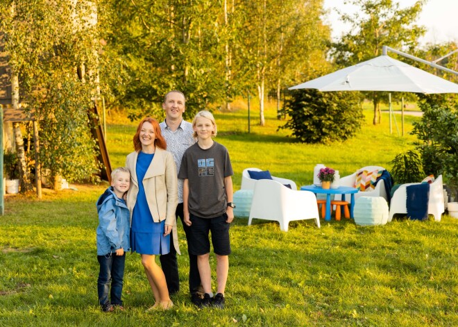 Ģimenē aug divi puikas, kuriem par namiņa pārvērtībām vislielākais prieks