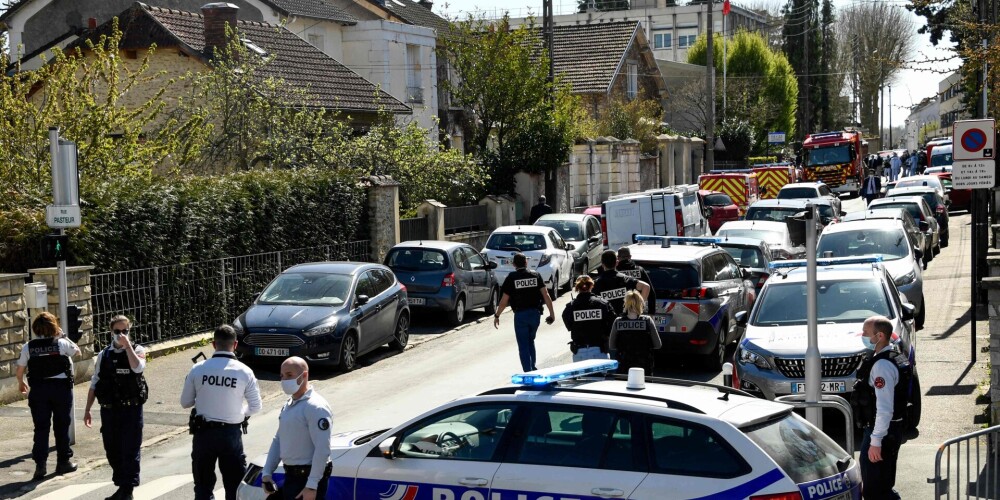 Pie policijas iecirkņa Francijā nodurta tā darbiniece; uzbrucējs nošauts