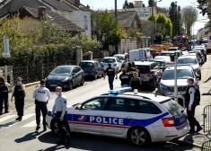 Pie policijas iecirkņa Francijā nodurta tā darbiniece; uzbrucējs nošauts