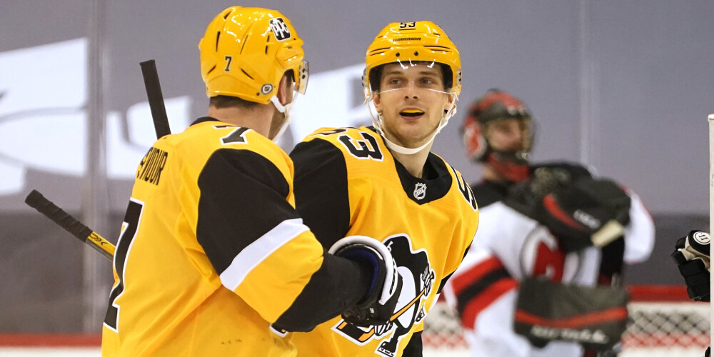 Bļugers palīdz "Penguins" trešo reizi četrās dienās uzvarēt "Devils"
