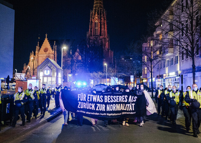 Vairākās Vācijas pilsētās notikuši protesti pret nakts komandantstundu