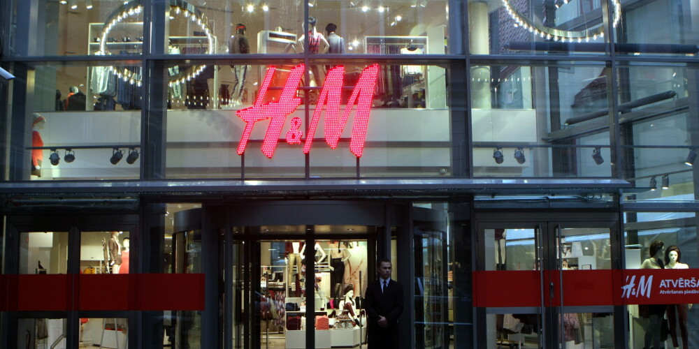 Магазины H&M в Латвии из-за ограничений на торговлю не увольняли работников