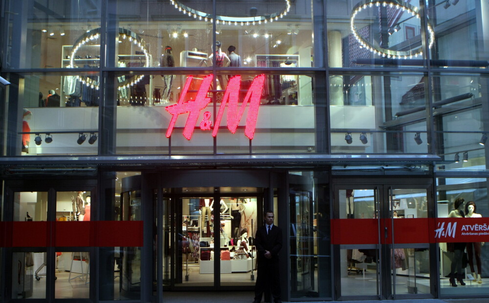 B h shop. H&M В Европе. HM Латвия. Закрытый h m. Рига Латвия h&m.