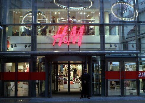 Магазины H&M в Латвии из-за ограничений на торговлю не увольняли работников