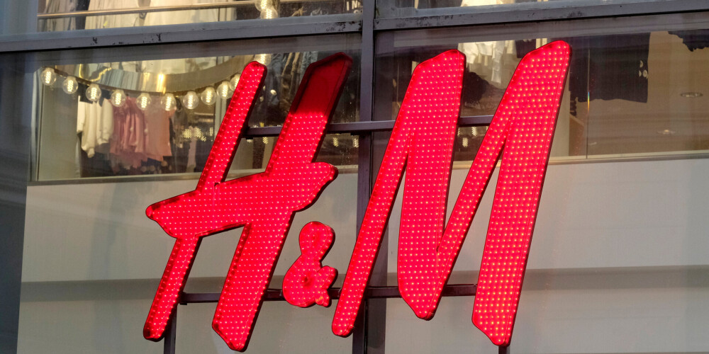 H&M tirdzniecības ierobežojumu dēļ darbiniekus Latvijā nav atlaidis