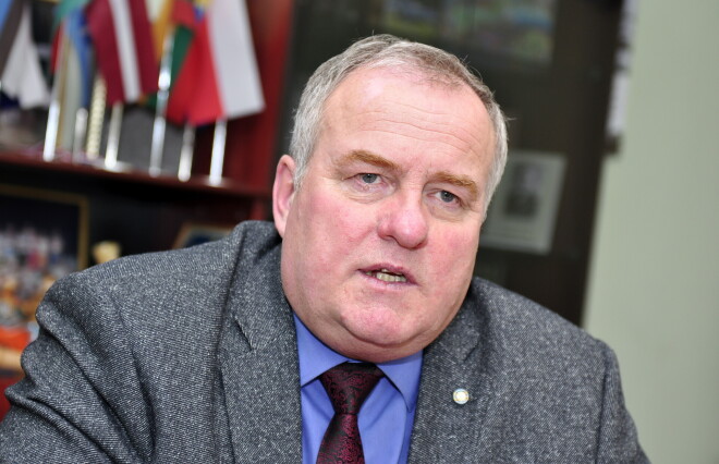 Ilggadējais Līvānu novada mērs Andris Vaivods šoziem sacēla politisko vētru, uzmezdams valdībā opozīcijā esošos zaļzemniekus un pārejot pie pašvaldības lietu uzraugošās ministrijas partijas “Latvijas attīstībai”.