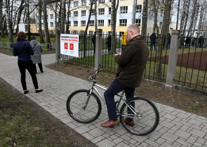 Думпис: коронавирусом могли переболеть около 12% населения Латвии