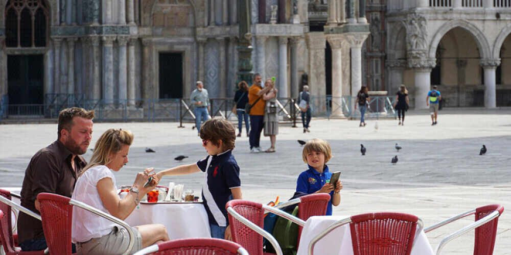 Италия открывается для туристов: начали работу рестораны и концертные залы
