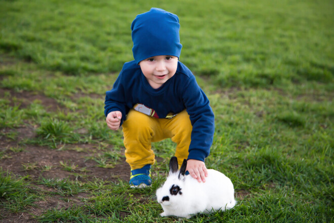 Izej pastaigāties tikai ar vienu no bērniem, veltot viņam nedalītu uzmanību.