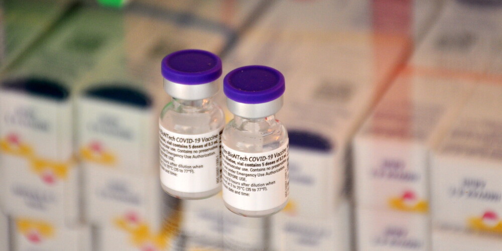 Латвийские семейные врачи впервые получат вакцины Pfizer/BioNTech на этой неделе