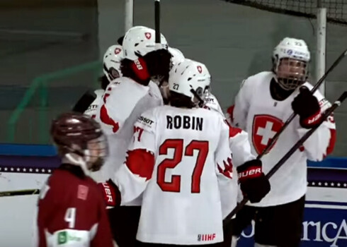 Latvijas U-18 hokeja izlase pasaules čempionātu sāk ar zaudējumu pret Šveici