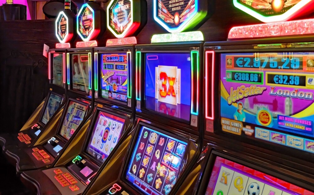 Juridiskā komisija konceptuāli atbalsta ieceri aizliegt alkohola mazumtirdzniecību azartspēļu organizēšanas vietās