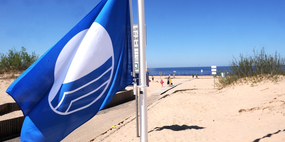 Zilais karogs plīvos 13 Latvijas peldvietās un vienā jahtu ostā