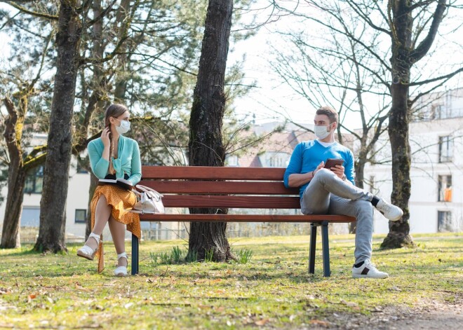 Исследование: "два метра" не дают надежной защиты от Covid-19